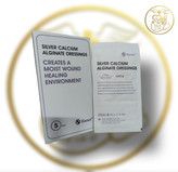 پانسمان آلژینات کلسیم نقره روزین (Roosin Silver Calcium Alginate Dressing) یک پانسمان پیشرفته نوین با جذب فوقالعاده بالا و خواص آنتیباکتریال قدرتمند است که از الیاف زیستسازگار آلژینات کلسیم طبیعی آغشته به یونهای نقره ضدمیکروبی تشکیل شده است. این پانسما